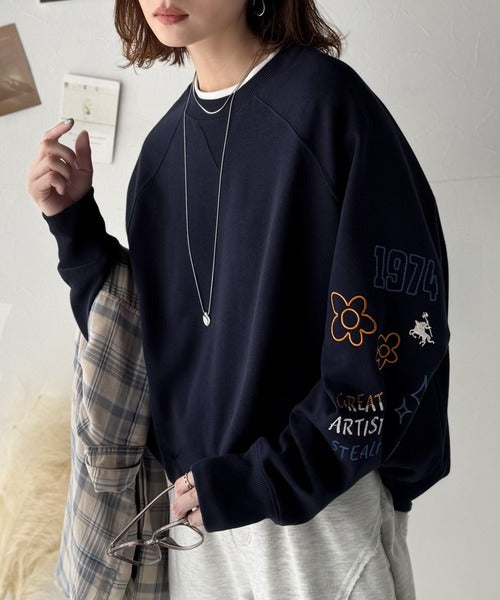 ハンドメイド風刺繍に釘付け。前後2wayランダム袖刺繍裏起毛スウェット ce1050222