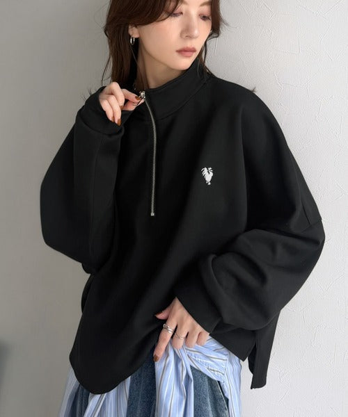 胸刺繍ダンボール素材オーバーサイズショート丈ドルマンスリーブハーフジッププルオーバー（長袖）／Chest Embroidered Double-Knit Oversized Cropped Dolman Sleeve Half-Zip Pullover co1010072
