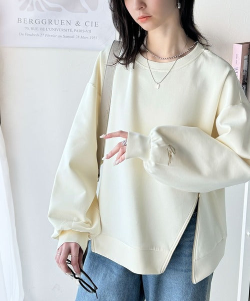 トレンド感と遊び心をプラス。袖口ワンポイント刺繍アシメファスナーラウンドネックロンT（長袖） ce1265003