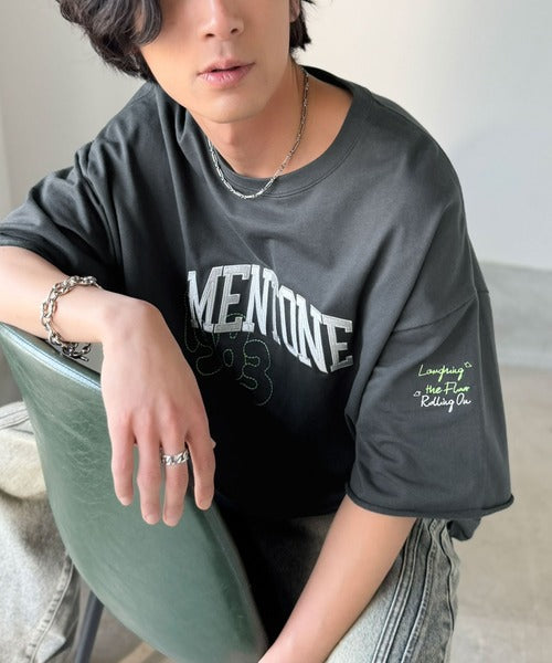 《JaVaジャバコラボ》【吸水速乾機能付き】Tシャツ派にこそ試してほしい！さらっと夏場も快適なカレッジロゴ 飛び刺繍 ミニ裏毛Tシャツ jo1150097