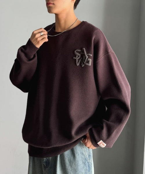《JaVaジャバコラボ》立体編みで飾る個性。サガラ刺繍風ロゴオーバーサイズニット jm1050332