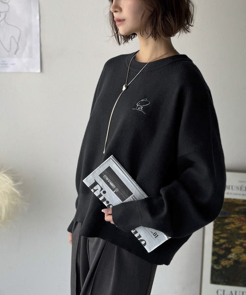 シンプルながらも洗練されたデザインで、こなれ感。胸刺繍スウェット見えコクーンニット（長袖） ce1260463