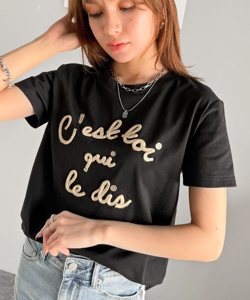 【mily bilet】着るだけでオシャレ感！ロゴプレート付きカラーフレンチコード刺繍Tシャツ(半袖) mi1329015