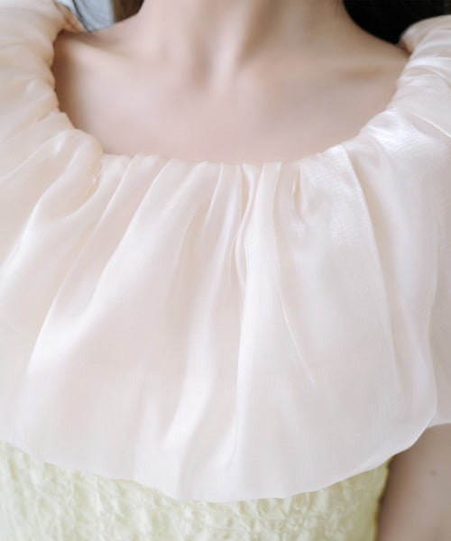 【mily bilet】甘さと気品を一枚に。ビッグオーガンジーケープ付きオフショル２WAYシアーエンボスワンピース mi1139087