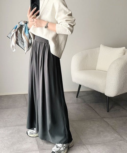 さらり、軽やか。リラックスstyleキマる。レーヨン素材ウエストギャザーフレアシルエットワイドパンツ ce1015084