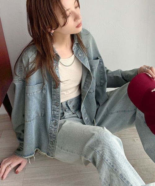 トレンド感満載！大人の抜け感を演出するヴィンテージライクデニムクロップドシャツ（長袖） ce1070126
