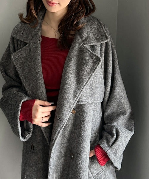 【mily bilet】どの角度から見てもかわいく冬のスタイルを格上げ。フェザーショートシャギーバックル使いコート（ミドル丈） mi1019096