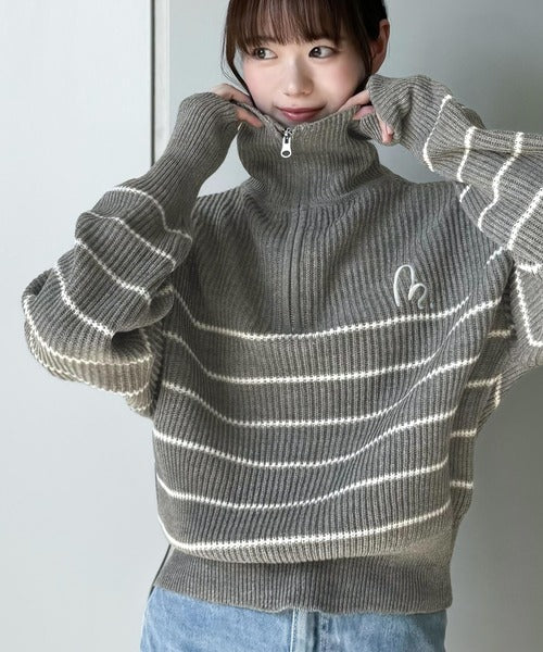 【mily bilet】キュンと大人可愛いボーダーニット。胸刺繍ハーフジップニット mi1029043