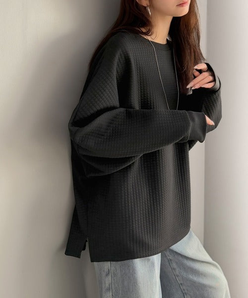 《JaVaジャバコラボ》シンプルなのに埋もれない、表情豊かな一着。ふくれジャガード オーバーサイズプルオーバー（長袖） jm1010693
