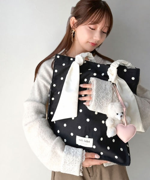 【mily bilet】こんなの待ってた！毎日のお供にも、推し活にも♪ドット柄サテンシュシュハンドルトート mi1079003