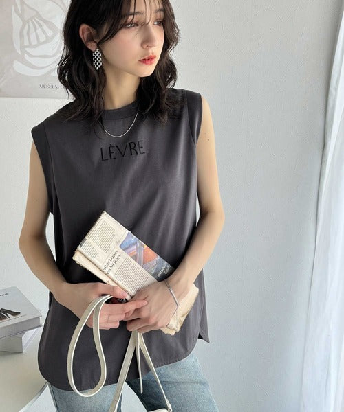 春夏コーデの主役！シルケット胸元刺繍サイド裾スリット入りノースリーブカットソー ce1020199