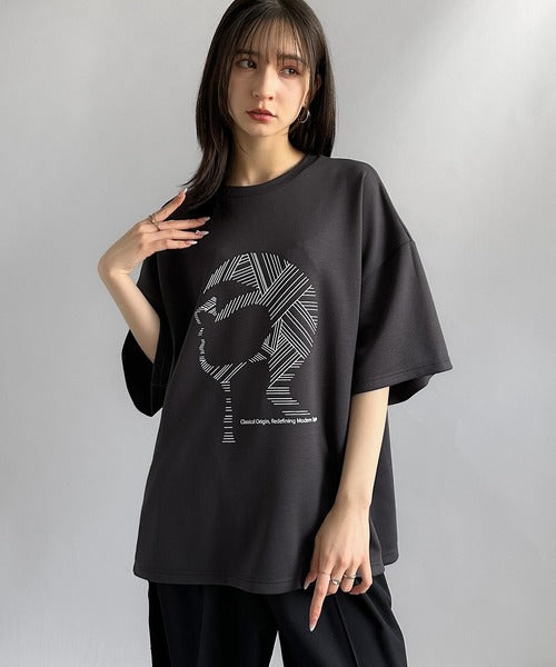 「視線を独り占め。」フェイスグラフィックオーバーサイズTシャツ／Face Graphic Oversized Double-Knit T-Shirt co1010006