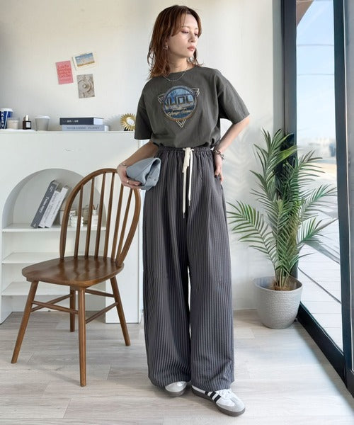 《JaVaジャバコラボ》遊びと余裕をこの1枚で。コットン100％コンパクトグラフィックロゴTEE（半袖） jv1050367
