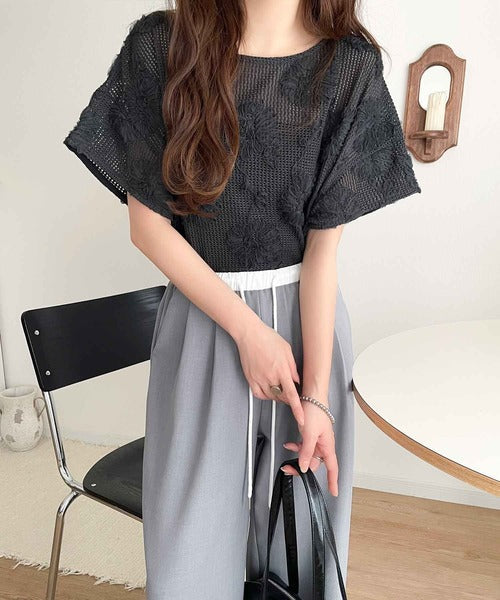 大人のおしゃれ度ワンランクアップ。チュールフラワーコード刺繍半袖Tシャツ ce1260429