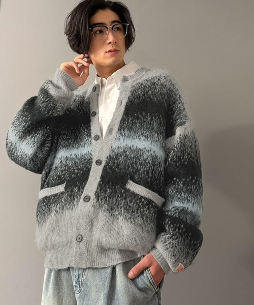 《JaVaジャバコラボ》ニュアンスに酔いしれる。グラデーションボーダー柄クルーネックカーディガン jo1150110