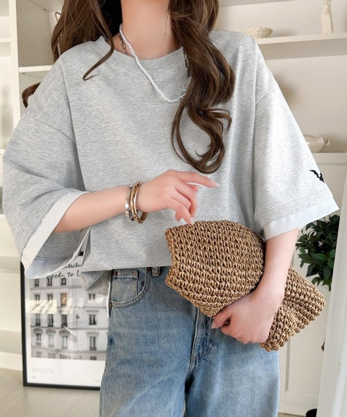 《JaVa ジャバコラボ》1枚でサマ見え。ゆるシルエットに重ね着風がこなれ見え。バックプリント×袖刺繍レイヤード風ドッキングTシャツ（オーバーサイズ） jv1010601