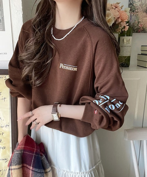 《Javaジャバコラボ》抜け感纏い、センスで遊ぶ。ロゴ袖刺繍＆グラフィック裏起毛プルオーバー jv1050328