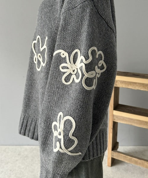 【mily bilet】秋冬のあったかニット。ウールライクフラワーコード刺繍ニットプルオーバーニット mi1149064