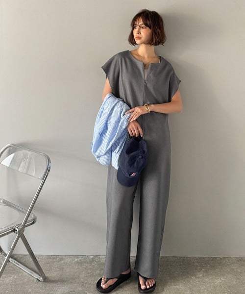 シンプルだけど、襟元に大人の抜け感。ハーフジップオールインワン ce1010499