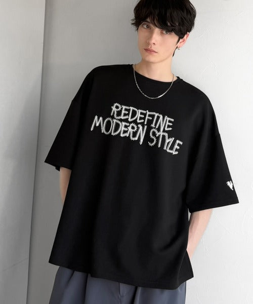 刺繍もシルエットもまるで3Dな主役級アイテム！立体刺繍ドレープダンボールTシャツ／3D Embroidered Draped Double-Knit T-Shirt co1010048