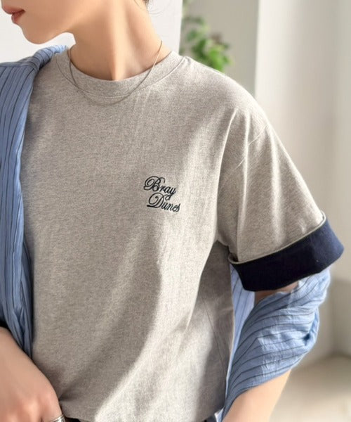 《JaVaジャバコラボ》大人の色魅せ、軽やかに映える。綿100％ 胸刺繍入り 袖配色切り替え Tシャツ（半袖） jv1330106