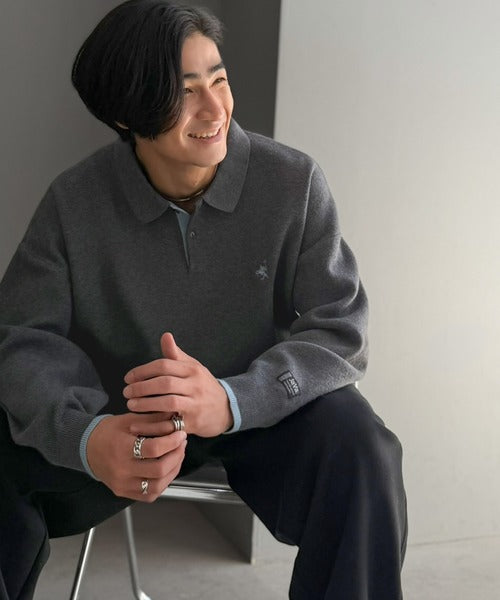 《JaVaジャバコラボ》ラフなのに、きちんと映える。配色スウェットライク胸刺繍入りポロ襟ニット（オーバーサイズ） jo1250005