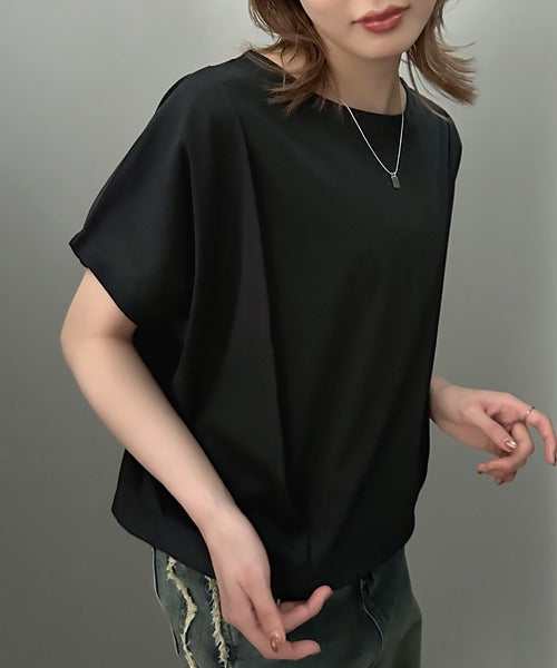 ひんやり素材で涼しく快適に。こなれタックデザインの半袖フレンチスリーブカットソー。（接触冷感機能付き） ce1050264