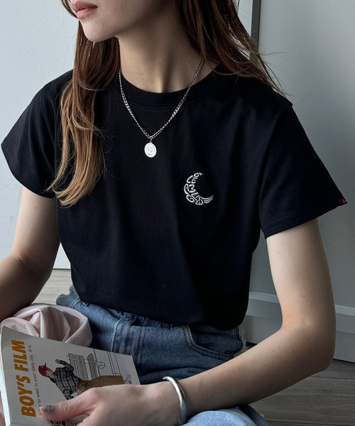 【sustaina+】オーガニックコットン100%。胸元ラメ糸ワンポイント刺繍 無地＆ボーダー柄Tシャツ（半袖） ce1260397