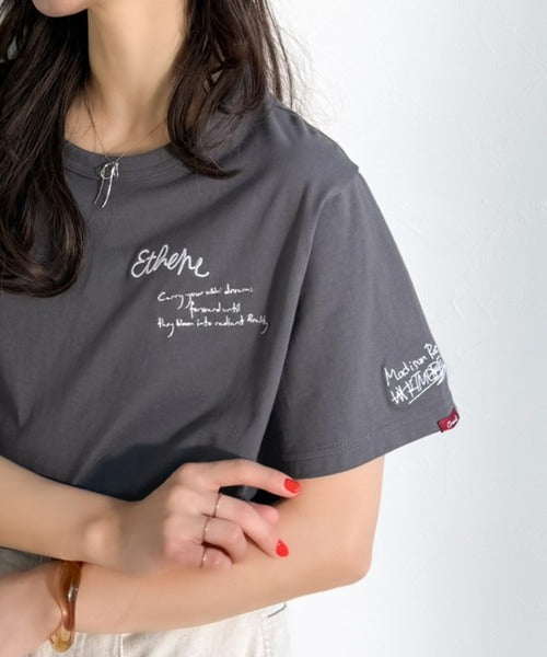 前後ダブル刺繍で、後姿だってぬかりなくかわいい♪ 綿100％グラフィック飛び刺繍Tシャツ (半袖) ce1260546