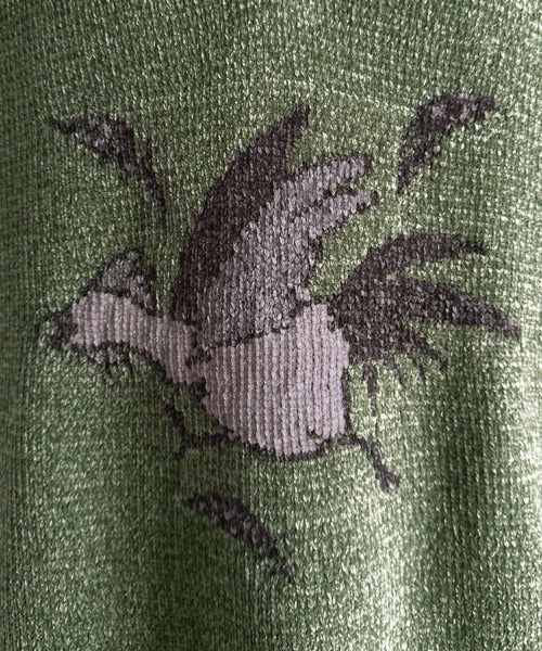 【Classical Origin】「個性で遊ぶ。」モール糸使いルースター柄襟付きVネックセーター／Chenille Yarn Rooster Motif Collared V-Neck Sweater co1150075