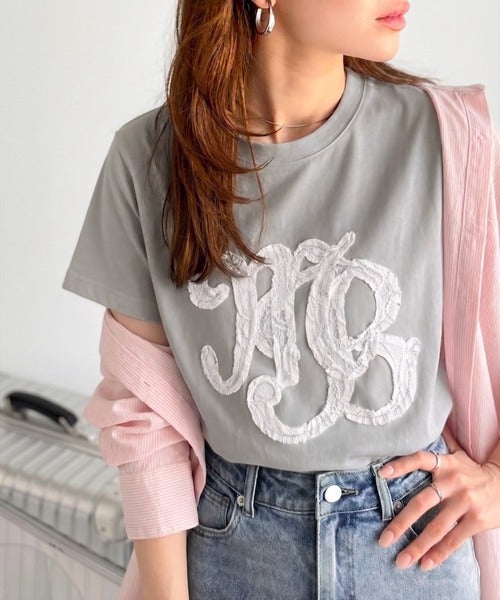 【mily bilet】1枚でサマになる。レースの透け感と光沢が魅力のレースワッペンTシャツ（半袖） mi1029185