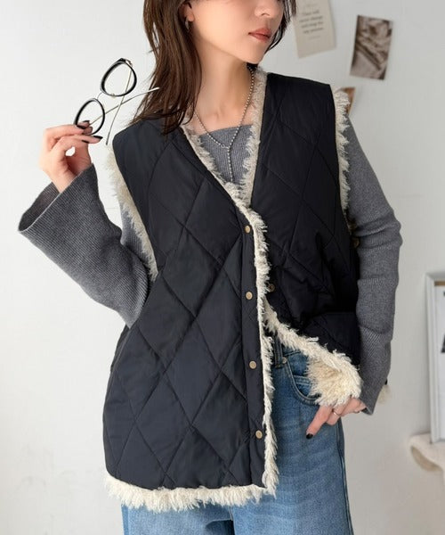 《JaVaジャバコラボ》可愛さも、こなれ感もこれ1枚で。キルティング×ボア 2wayリバーシブルVネックベスト jv1265103