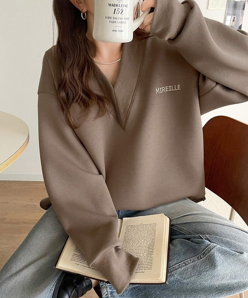 抜け感と上品さを両立。深めのネックで小顔見え♪ 胸刺繍Vネックダンボールニットトップス（長袖） ce1110130