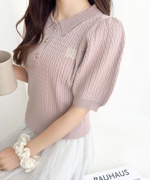 【mily bilet】きちんと上品大人キュート。胸刺繍ケーブルニットパフスリーブポロシャツ(半袖) mi1029096