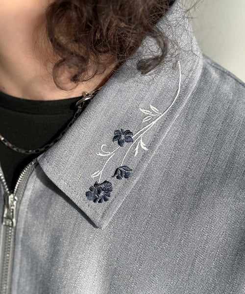「高見え確定。」刺繍デザインジップシャツ／Embroidered Design Zip Shirt co1010043