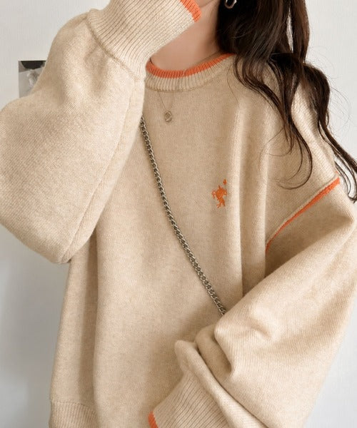 ゆるっと上品、やさしく映える。胸刺繍入り配色クルーネックオーバーサイズニット（長袖） ce1350019