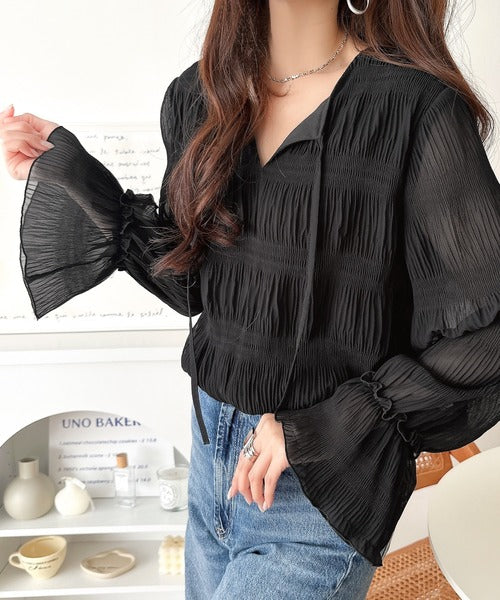 涼やかに、品よく、愛らしく。前後2wayリボンキャンディスリーブシアープリーツブラウス（長袖） ce1010538