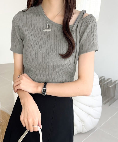 【mily bilet】高見えデザイン。ロゴプレート付き肩リボンケーブル柄サマーニット（半袖） mi1029099