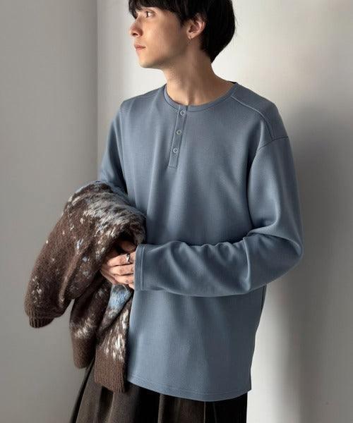 《Classical Origin》首元と袖口で魅せる、大人のゆるT。ダンボール素材ドット釦ヘンリーネックTシャツ（長袖） co1010058