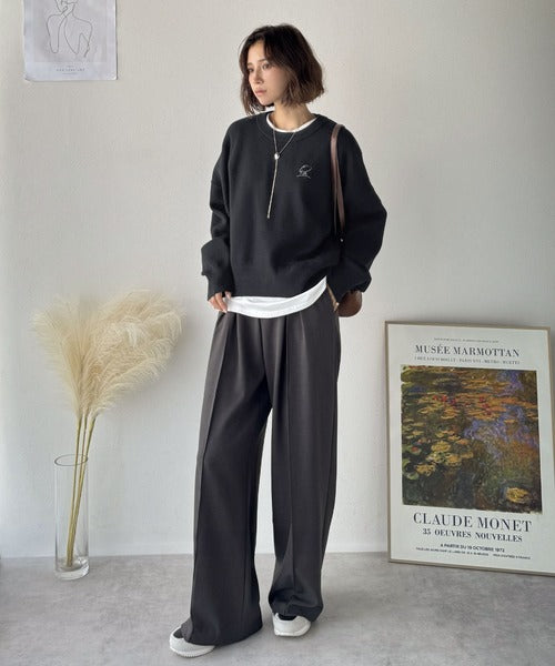 シンプルながらも洗練されたデザインで、こなれ感。胸刺繍スウェット見えコクーンニット（長袖） ce1260463