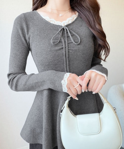 【mily bilet】甘さをひとさじ、華やぐ大人ガーリー。レースレイヤード風ギャザーリボンペプラムニット（長袖） mi1359060