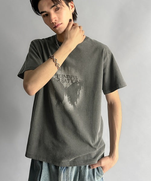 「即トレンド男子。」タイトフィットピグメント加工プリントTシャツ／Tight Fit Pigment-Dyed Print T-Shirt co1010001