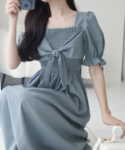 【mily bilet】大人エレガントを演出する。ビッグリボン使いシャーリングワンピース（ロング丈） mi1139079