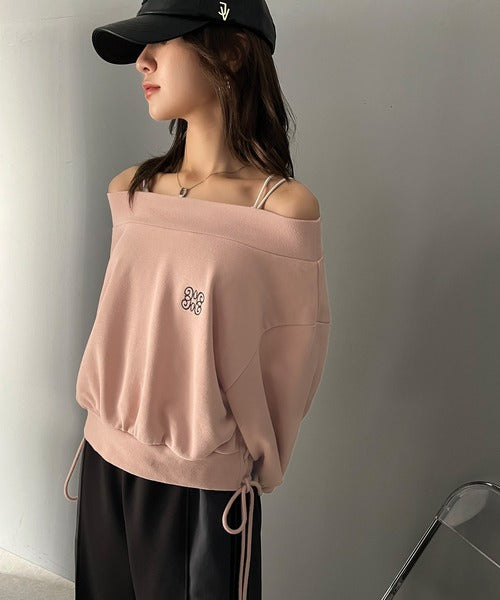 【mily bilet】大人肌見せヘルシースタイル。サイドレースアップ胸刺繍オフショルダースウェット mi1019051