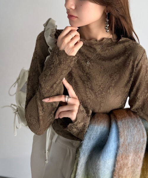 透け感で魅せる、秋の上品レイヤード。プチハイネック花柄レースメロウトップス（長袖） ce1010487