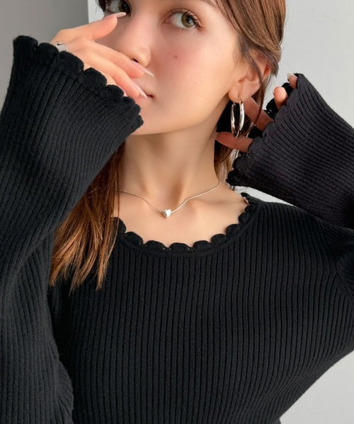 【mily bilet】すっきりシルエットで華やかに映える♪スカラップデザイン配色ニットトップス mi1029192