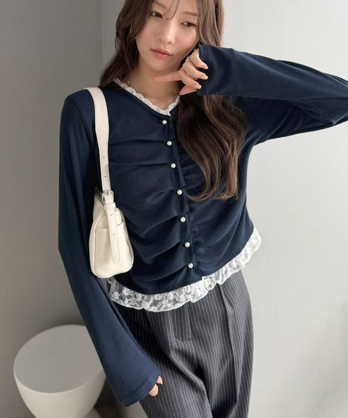 【mily bilet】レース×ギャザー×パールボタンで甘さをぎゅっと。テレコレース前立てトップス（長袖） mi1359077