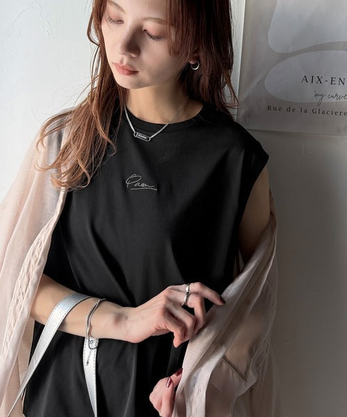 接触冷感♪大人カジュアルを格上げ！胸元ワンポイント刺繍ノースリーブトップ ce1050275
