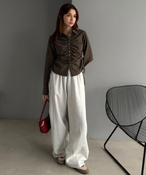 【mily bilet】多ボタンとシャーリングで魅せる。多ボタンシャーリングシャツ mi1019162