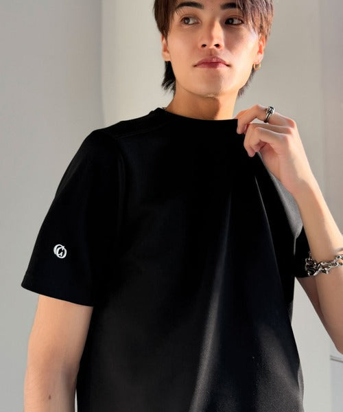 【接触冷感機能付き】肩切り替え袖刺繍ショート丈ダンボール素材Tシャツ／Shoulder Panel Cropped Double-Knit T-Shirt co1010055
